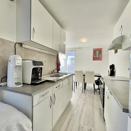 Апартаменты 4 Places Avec Jardin
